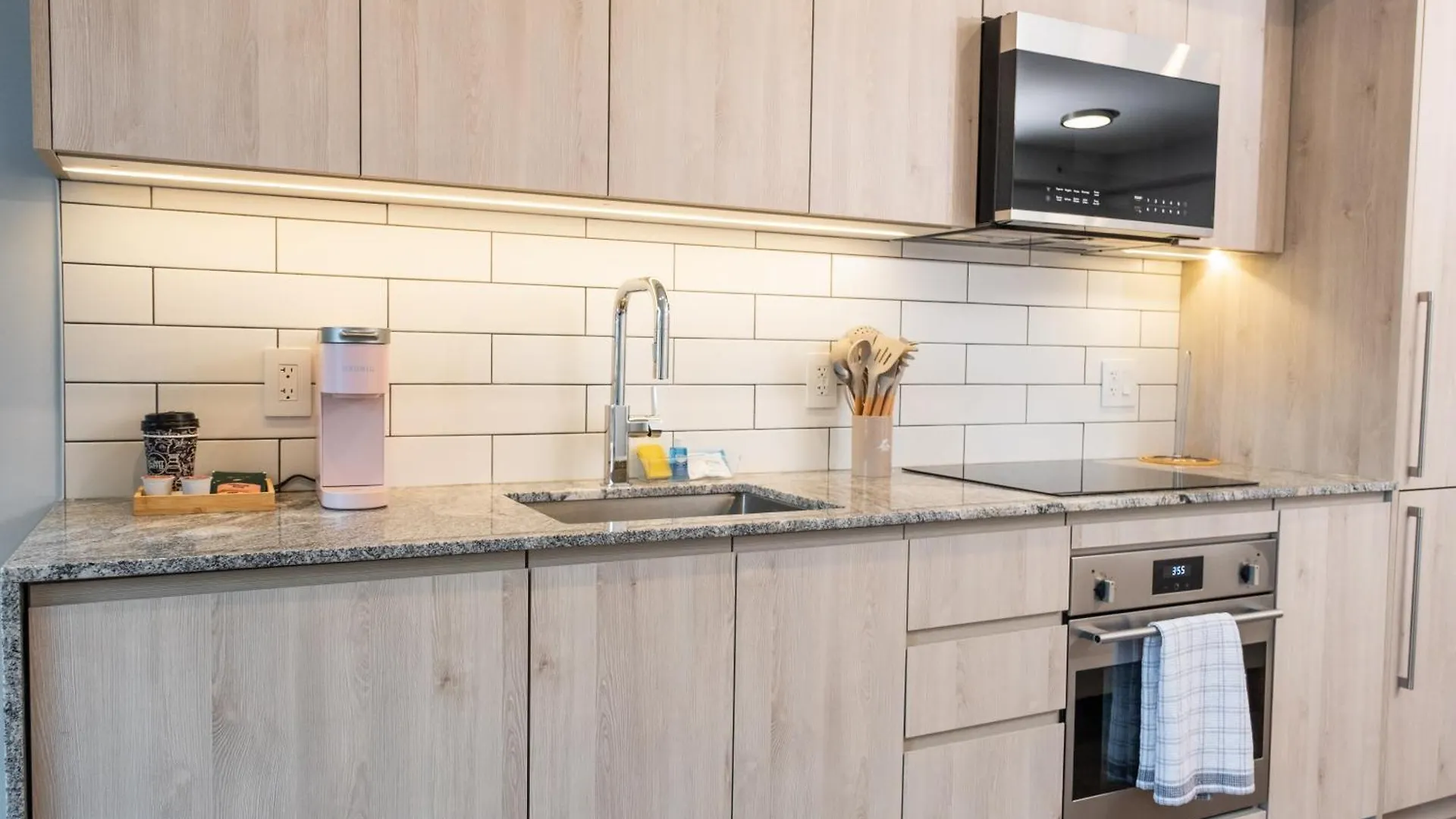 Apartment Downtown Center Silverstone Tower I And II Long-Term Booking Only Your Second Home In Vancouver Canada