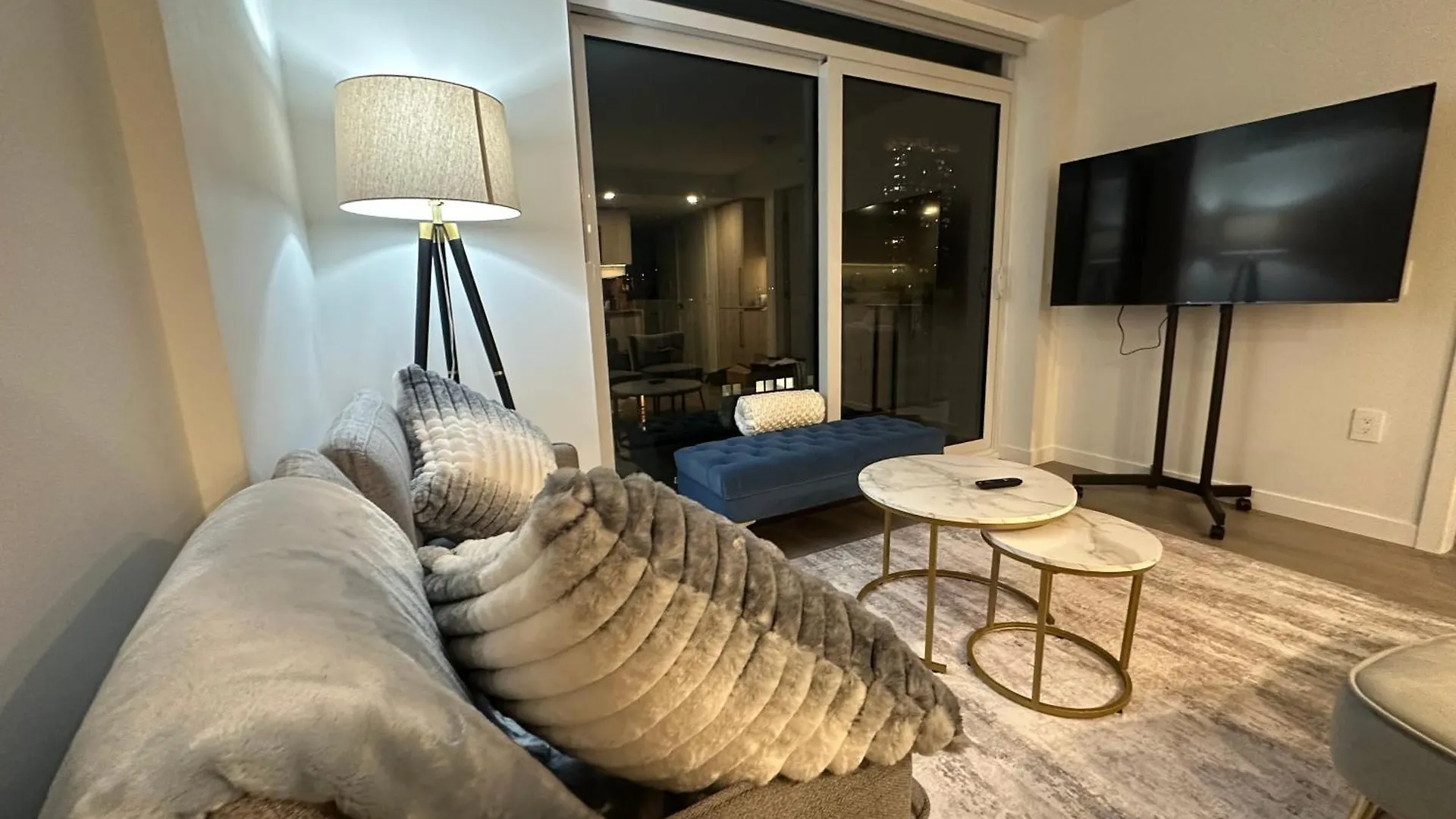 Downtown Center Silverstone Tower I And II Long-Term Booking Only Your Second Home In Vancouver 0*,  Canada